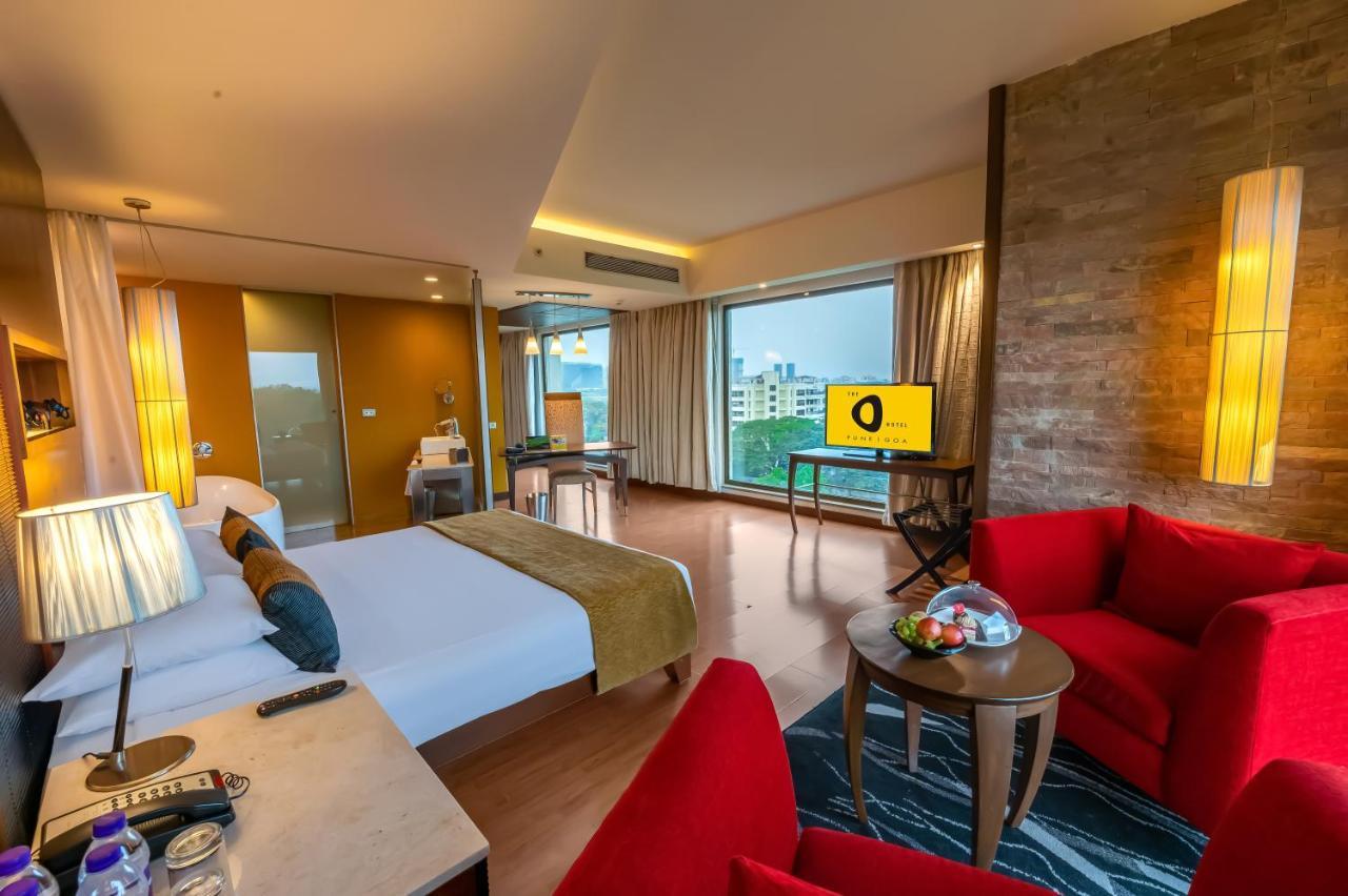 Suite Bathtub Complimentary 2 way Airport Transfer on Food & Soft Beverages on Laundry Services,1714439279:JPEG